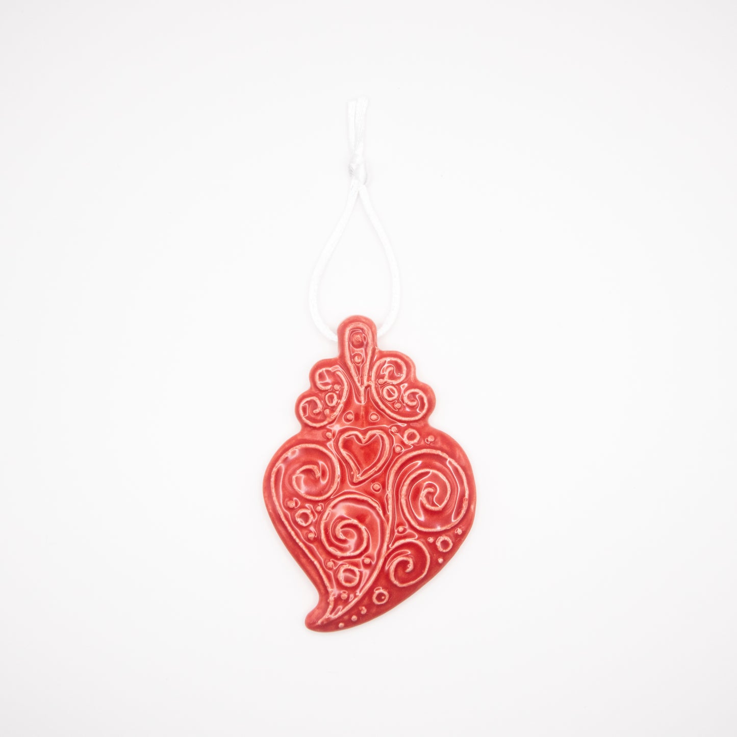 Coeur de Viana à suspendre en céramique rouge