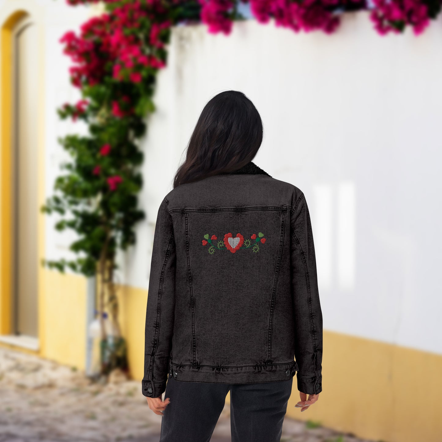 Veste en jean moumoute brodée « Flor de Viana »