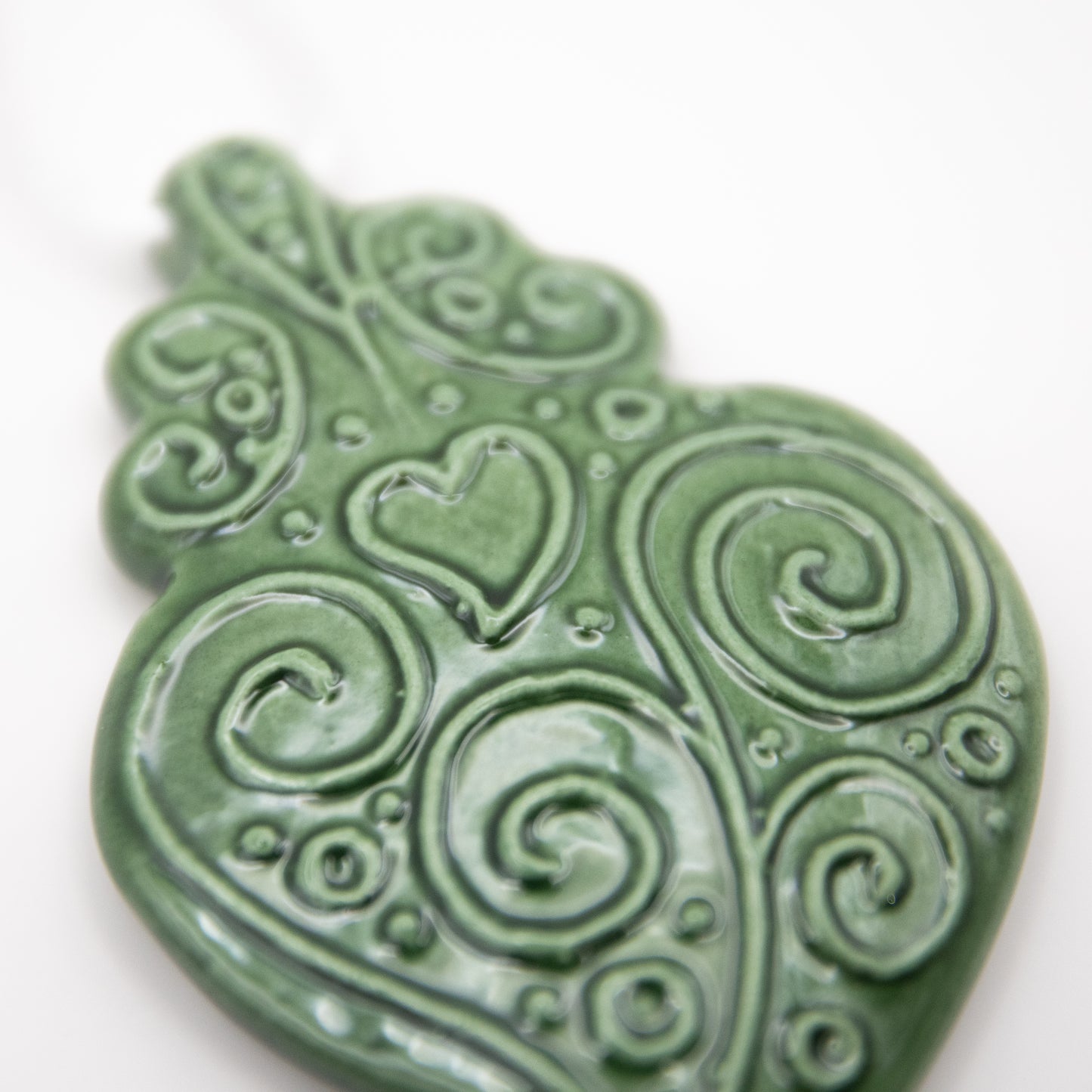 Coeur de Viana à suspendre en céramique vert