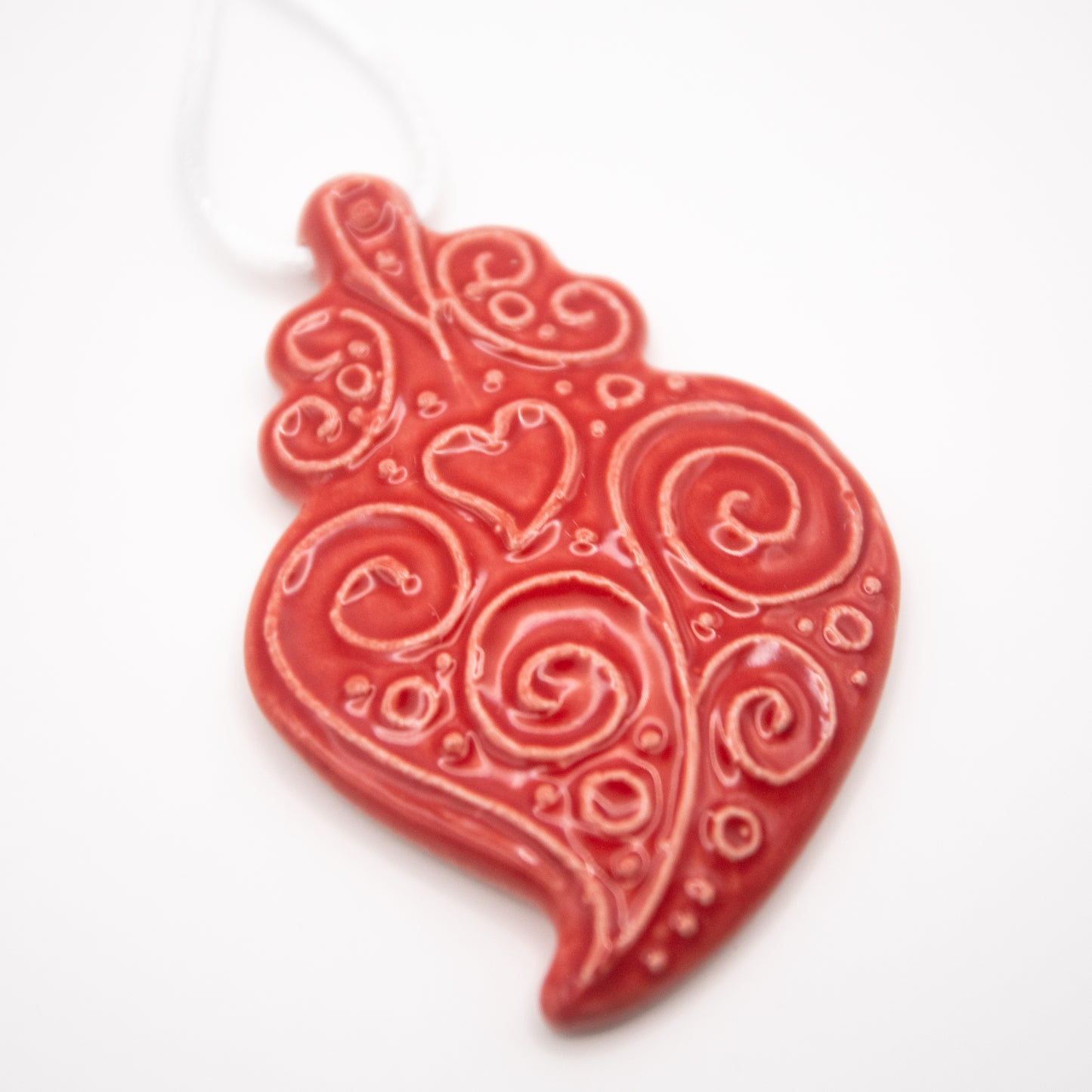 Coeur de Viana à suspendre en céramique rouge