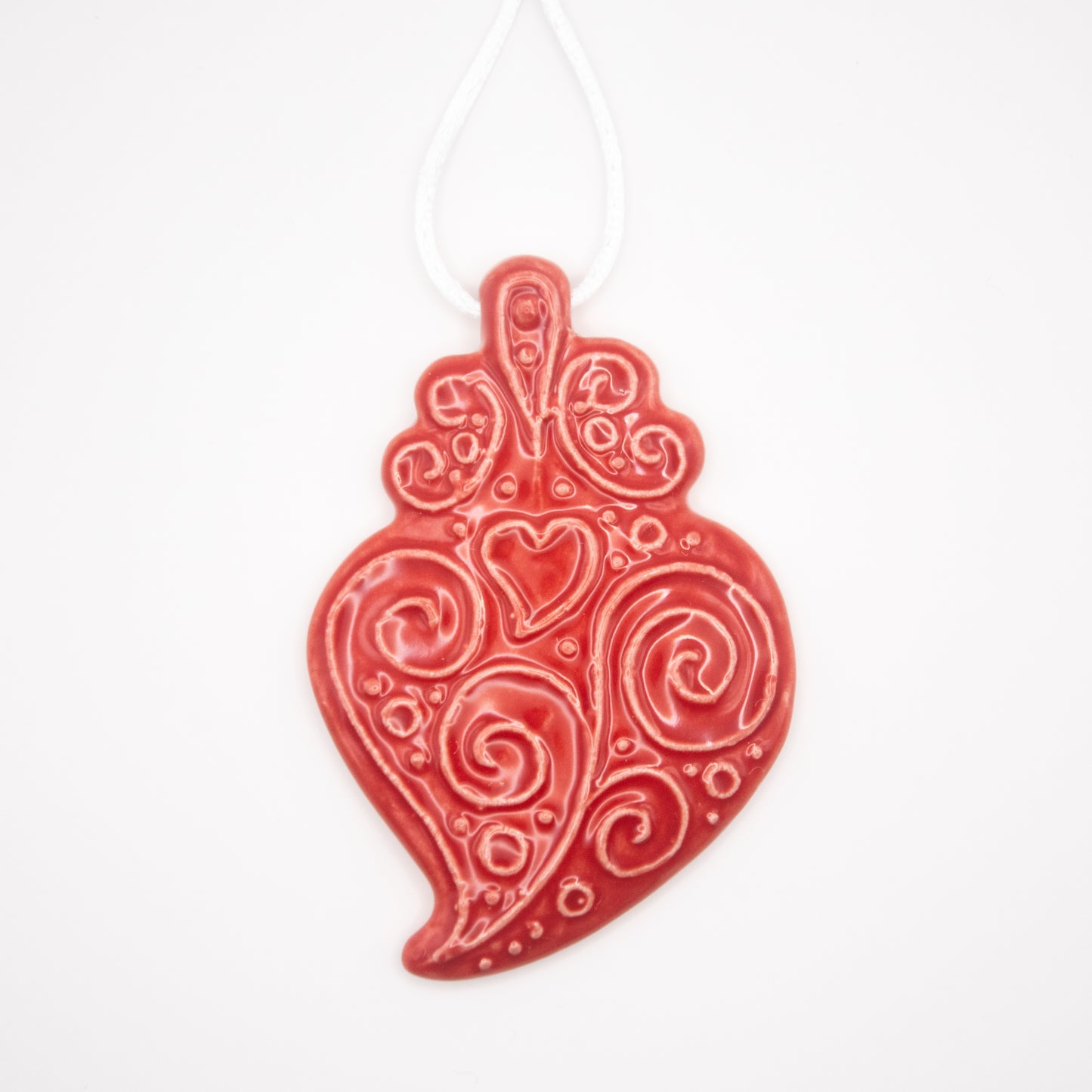 Coeur de Viana à suspendre en céramique rouge