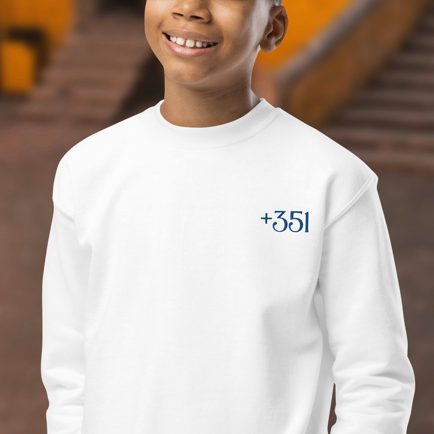 Sweat enfant brodé « +351 »