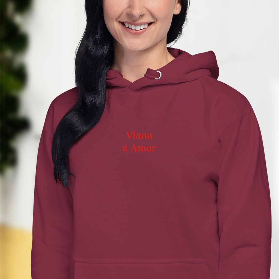 Sweat à capuche brodé « Viana é Amor »