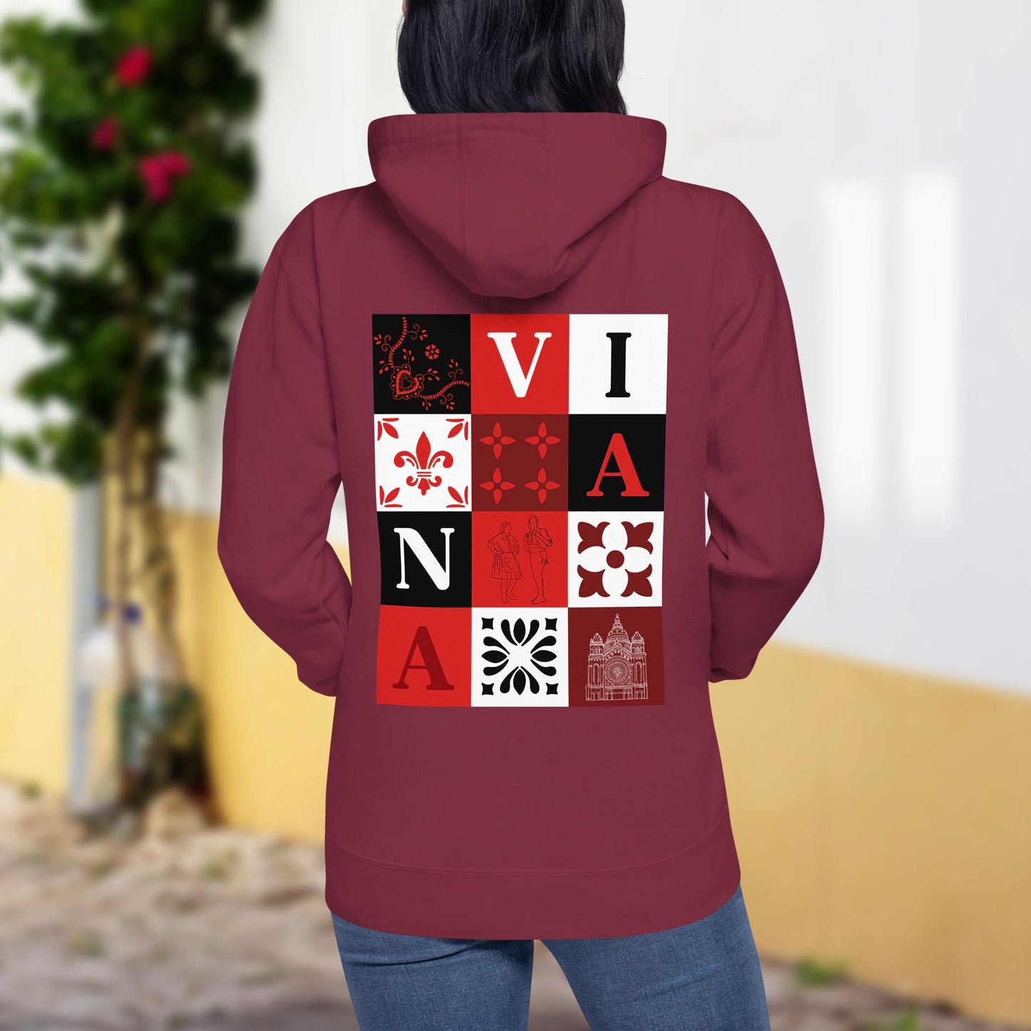 Sweat à capuche brodé « Viana é Amor »