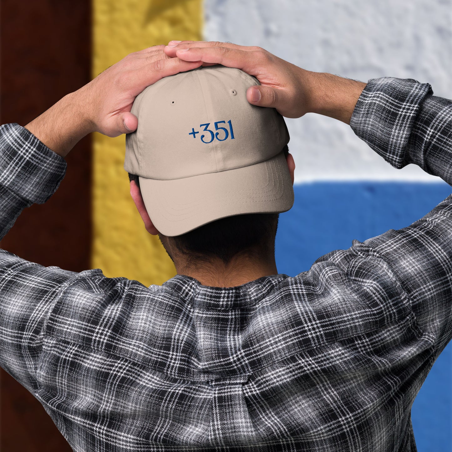 Casquette brodée « +351 »