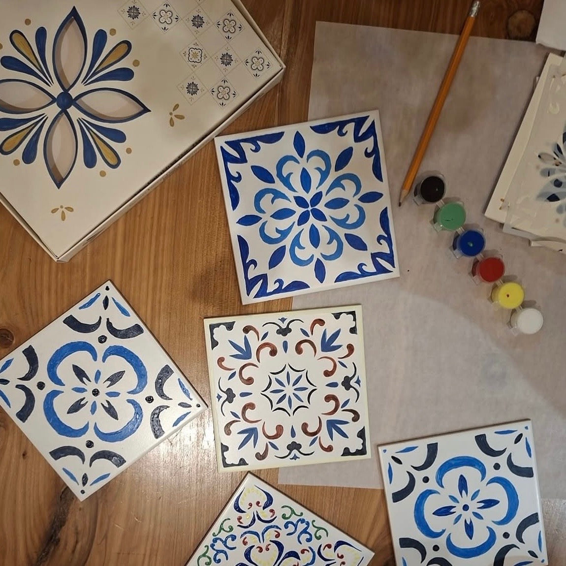 Coffret de peinture sur azulejos