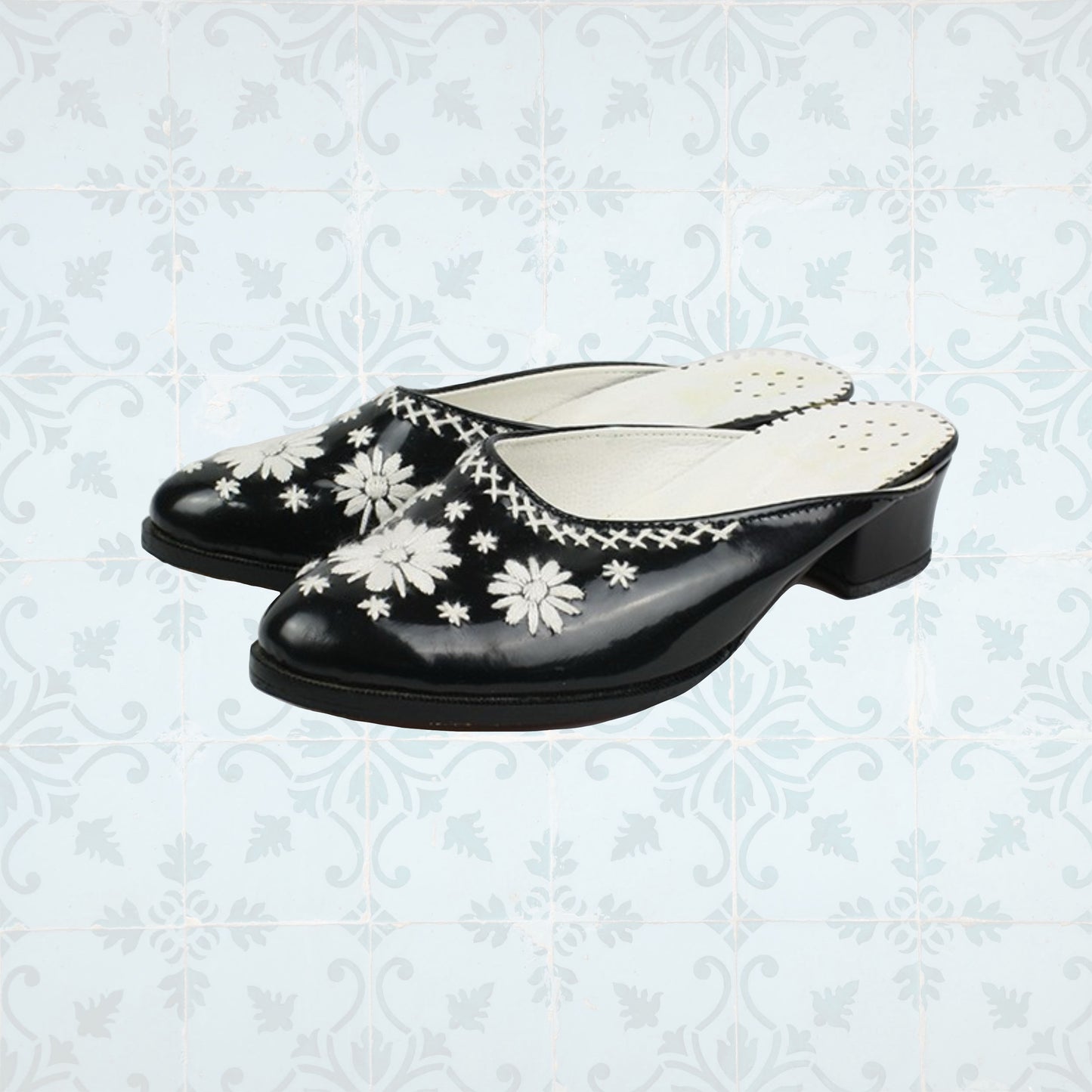 Sapatos Folclóricos - Bordado Branco