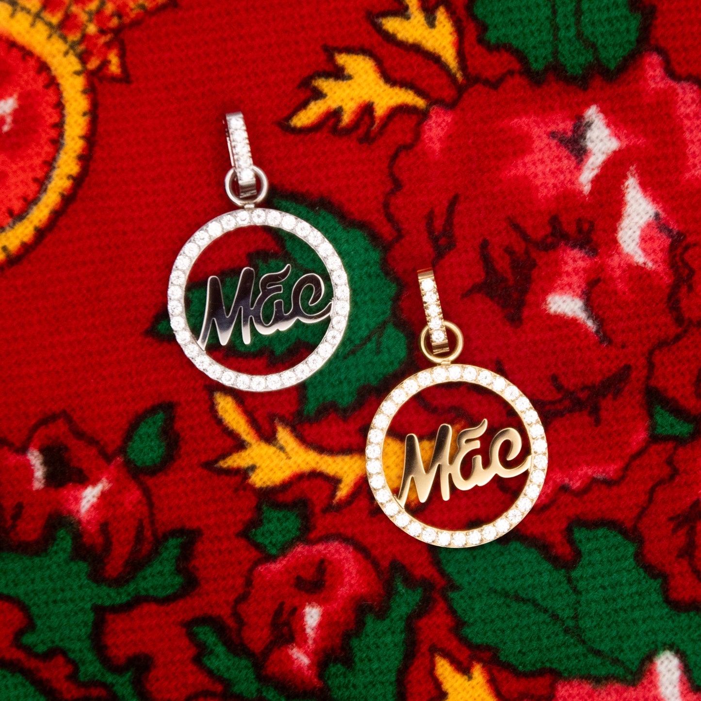 Pendentif rond "Mãe" en acier inoxydable
