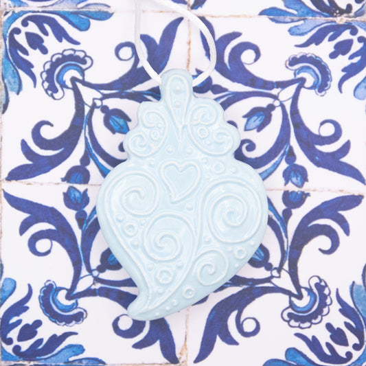 Coeur de Viana à suspendre en céramique bleu ciel