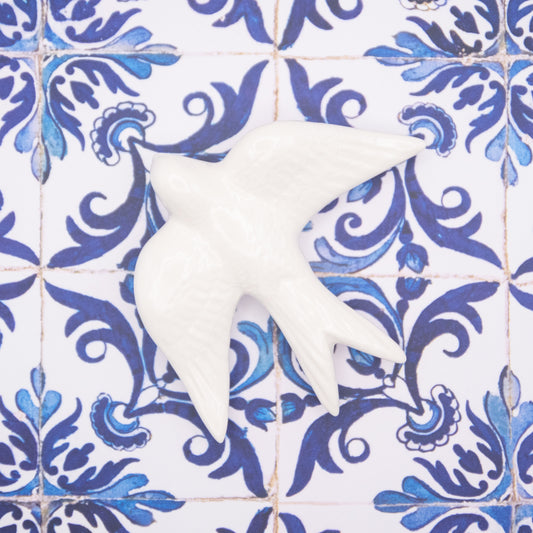 Hirondelle en céramique blanche