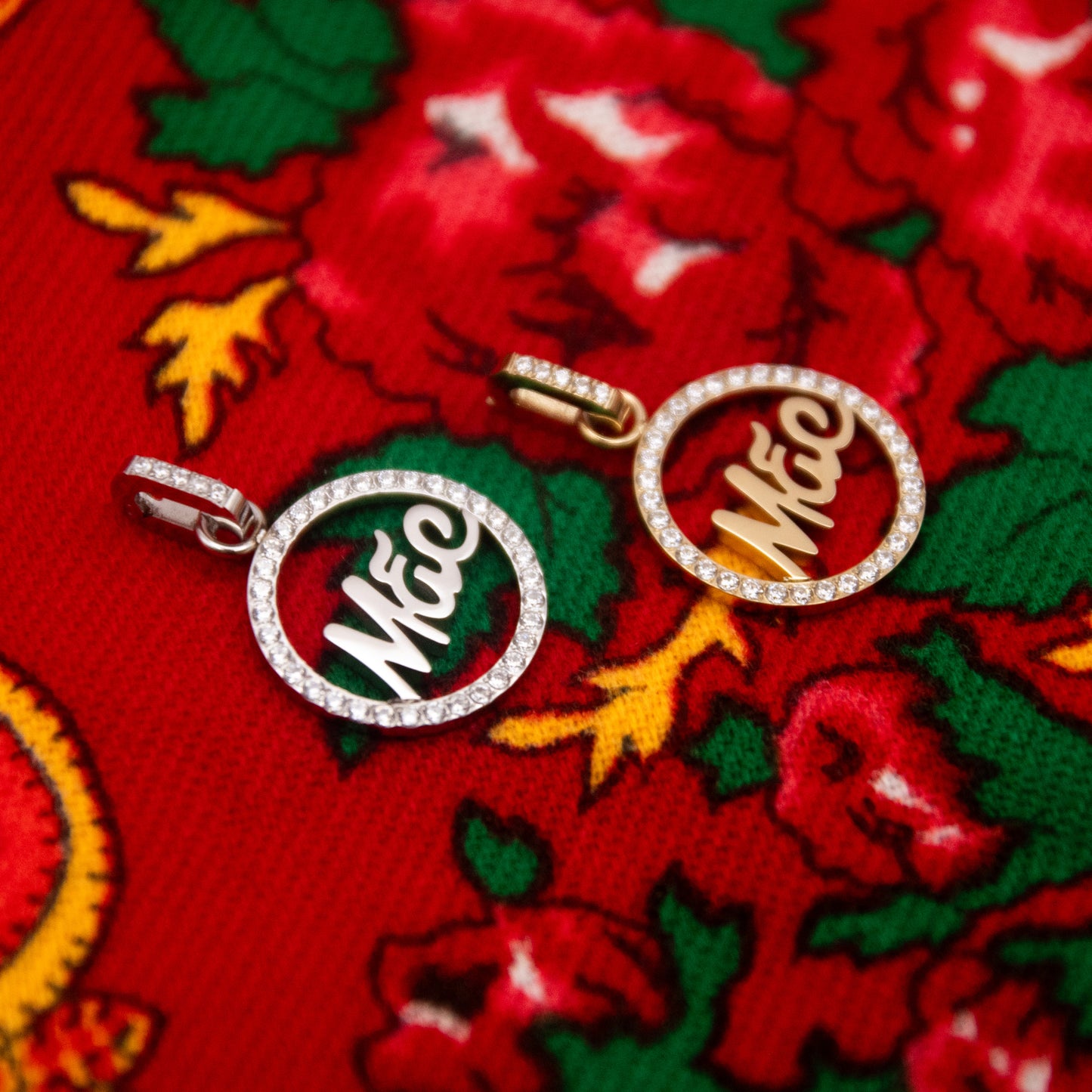 Pendentif rond "Mãe" en acier inoxydable