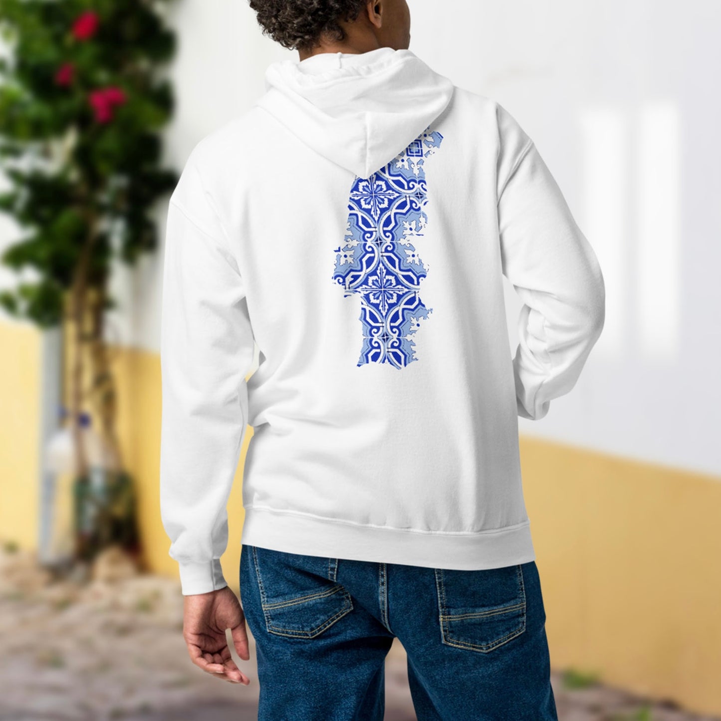Veste à capuche brodée « +351 »
