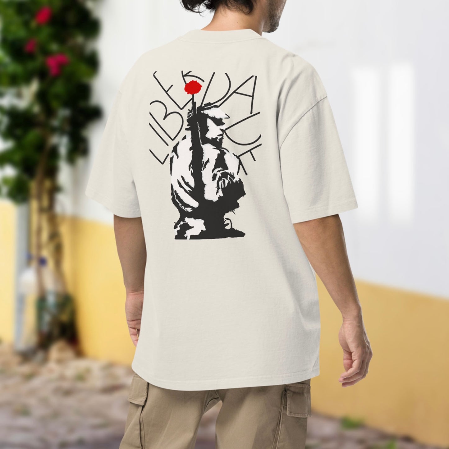 T-shirt oversize « Révolution des oeillets »