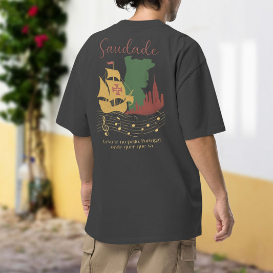 T-shirt oversize « Levo-te no peito »