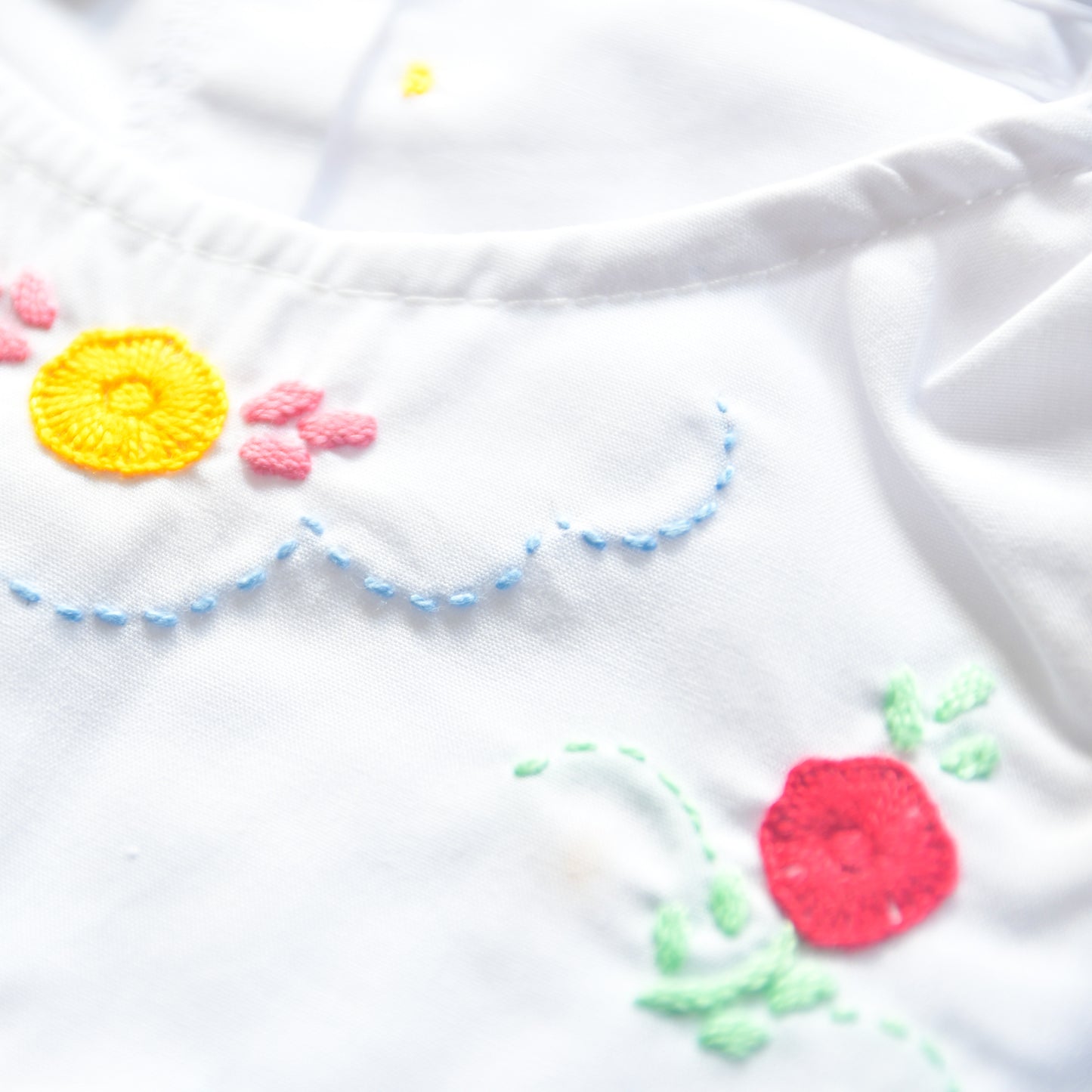 Vestido floral bordado infantil