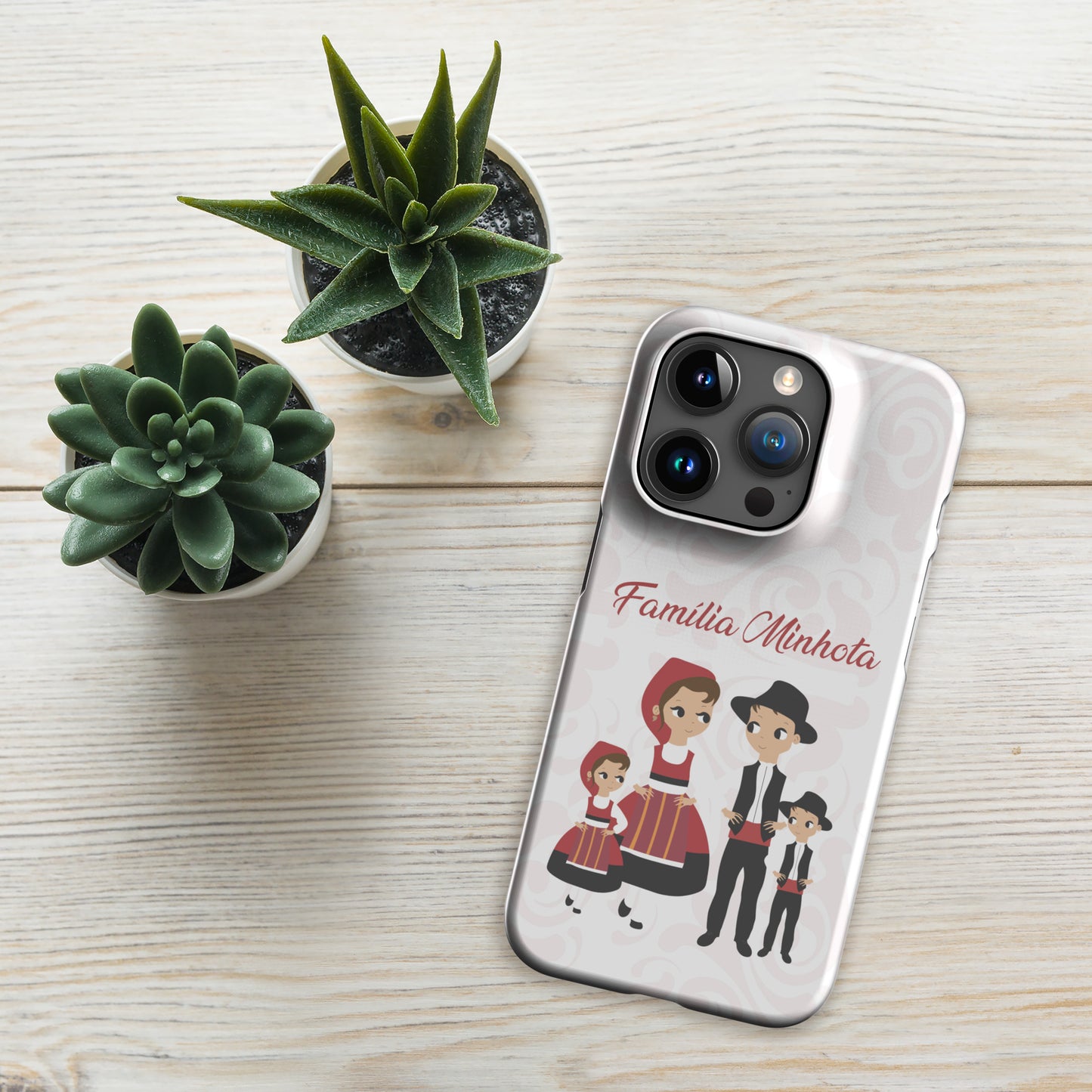 Capa rígida personalizável para iPhone “Família Minhota”