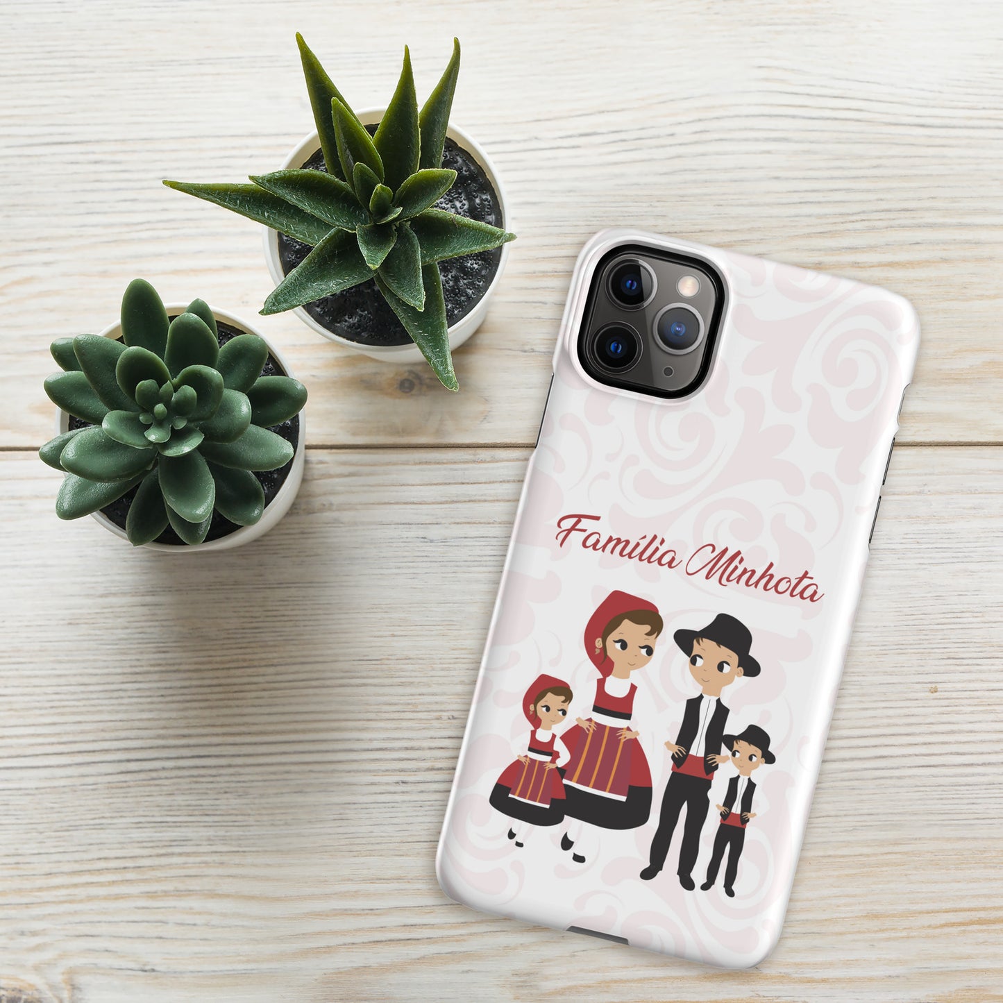 Capa rígida personalizável para iPhone “Família Minhota”