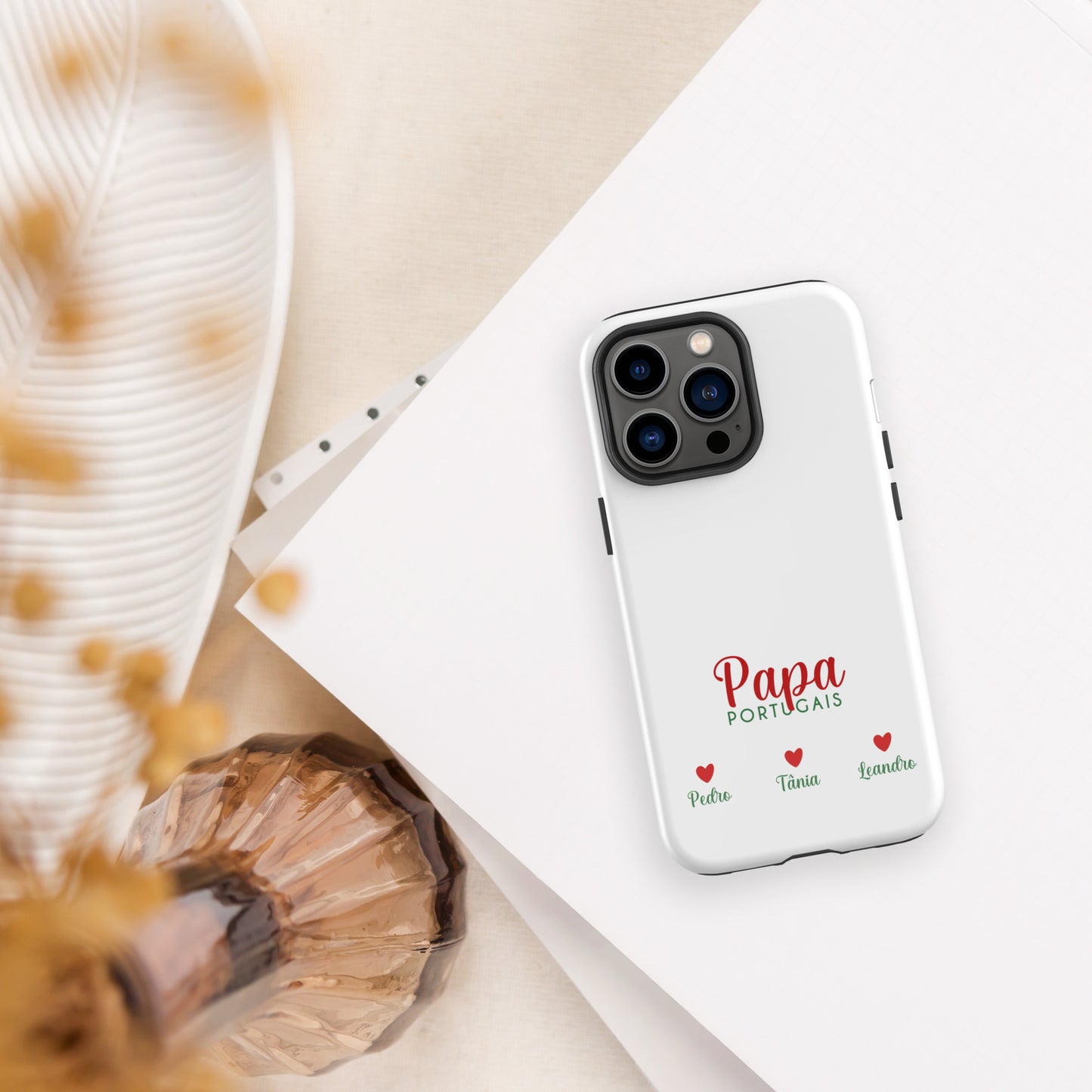 Capa rígida personalizável para iPhone com dupla proteção “Portuguese Dad”