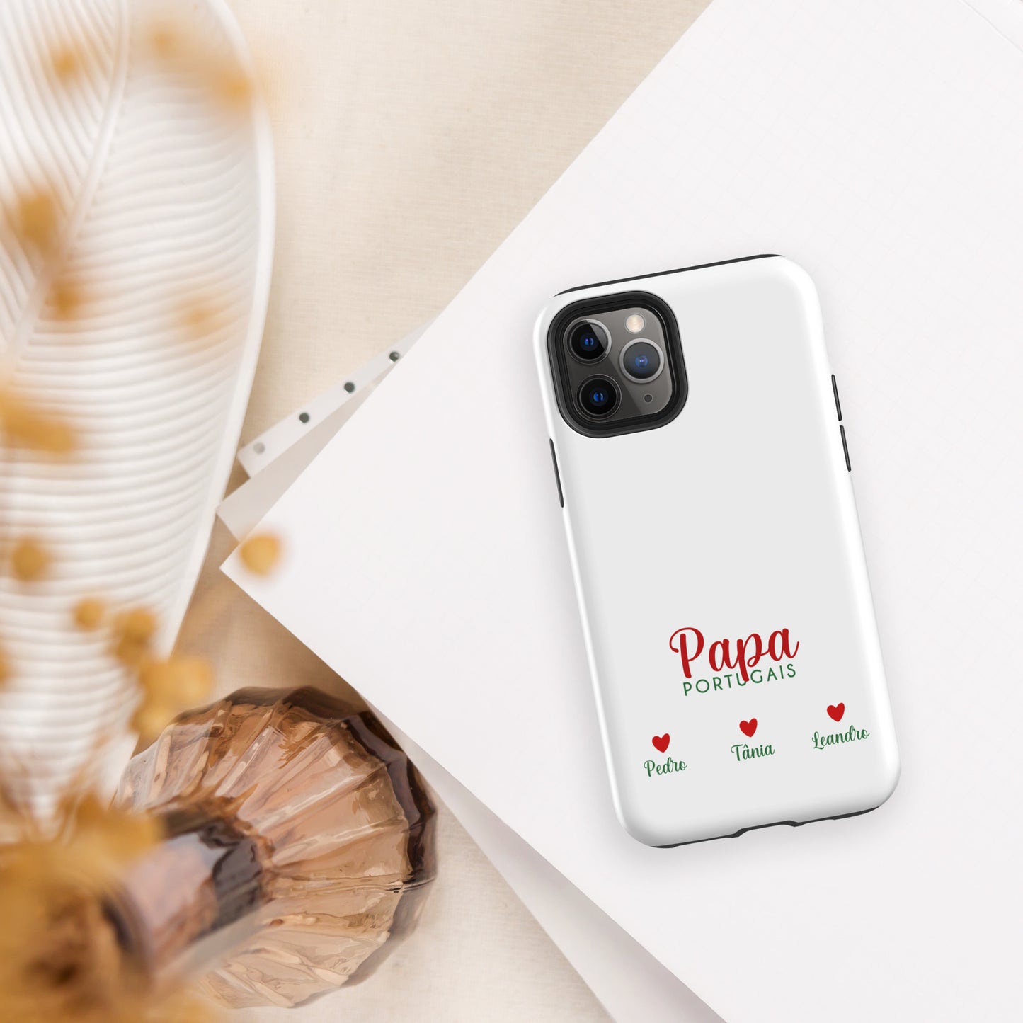 Capa rígida personalizável para iPhone com dupla proteção “Portuguese Dad”